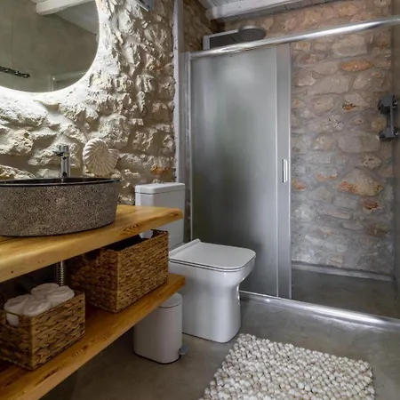 Stone House * Vivári